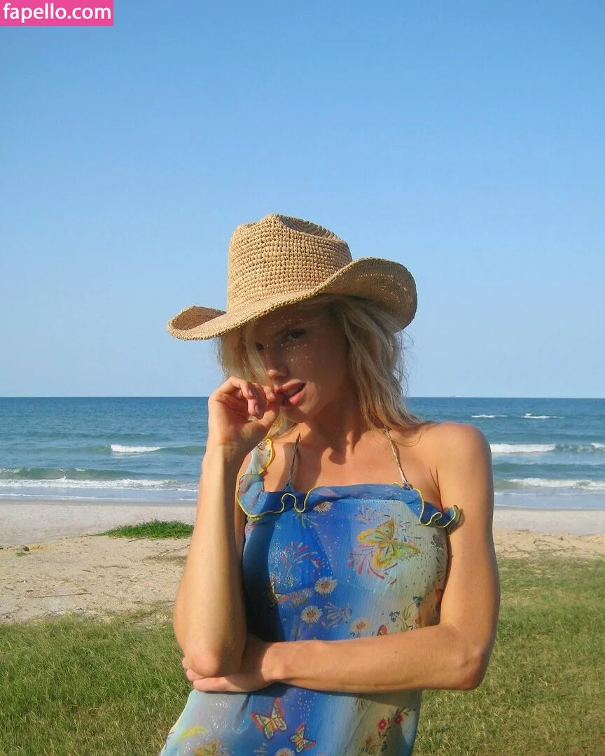 Charlotte McKinney Onlyfans Photo Gallery 