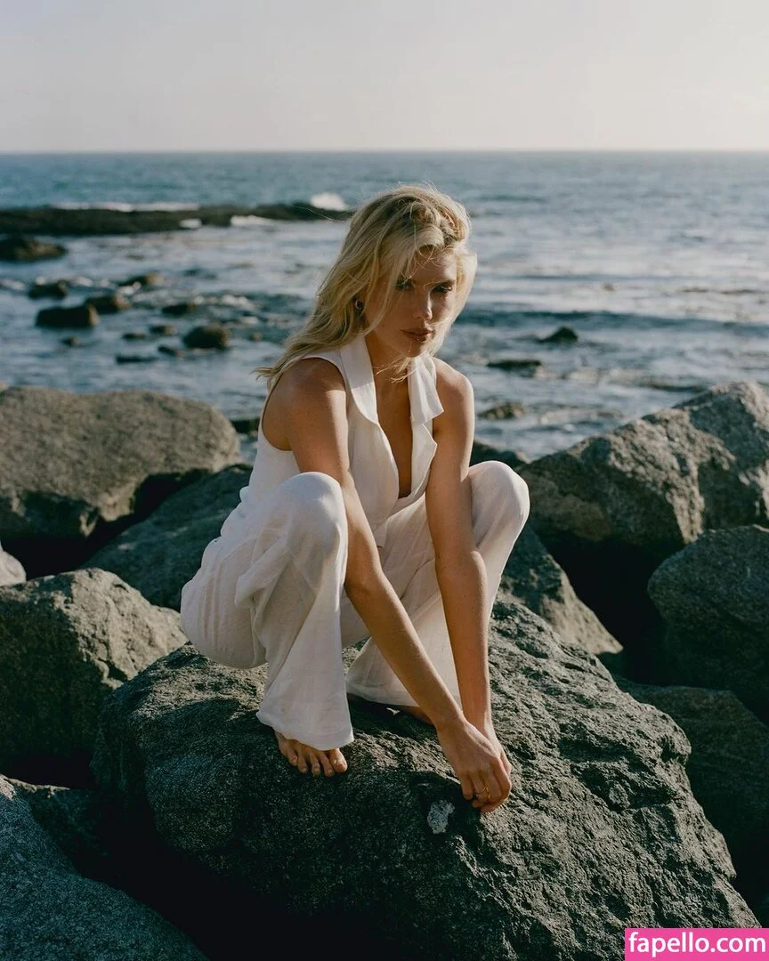 Charlotte McKinney Onlyfans Photo Gallery 