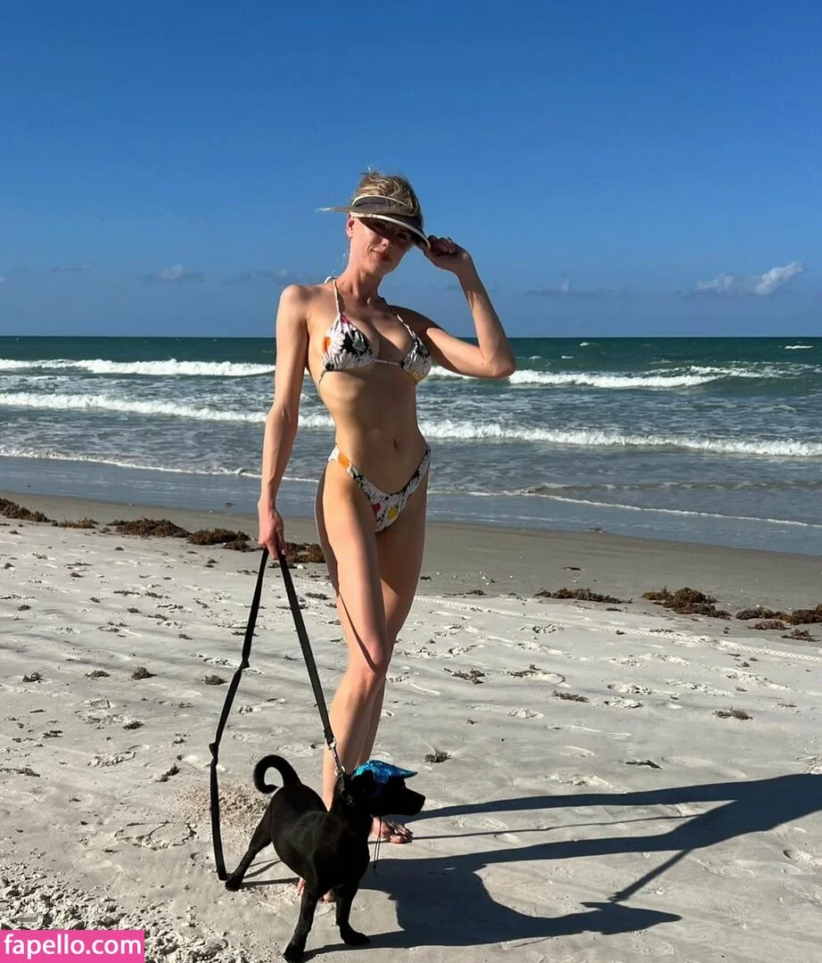 Charlotte McKinney Onlyfans Photo Gallery 