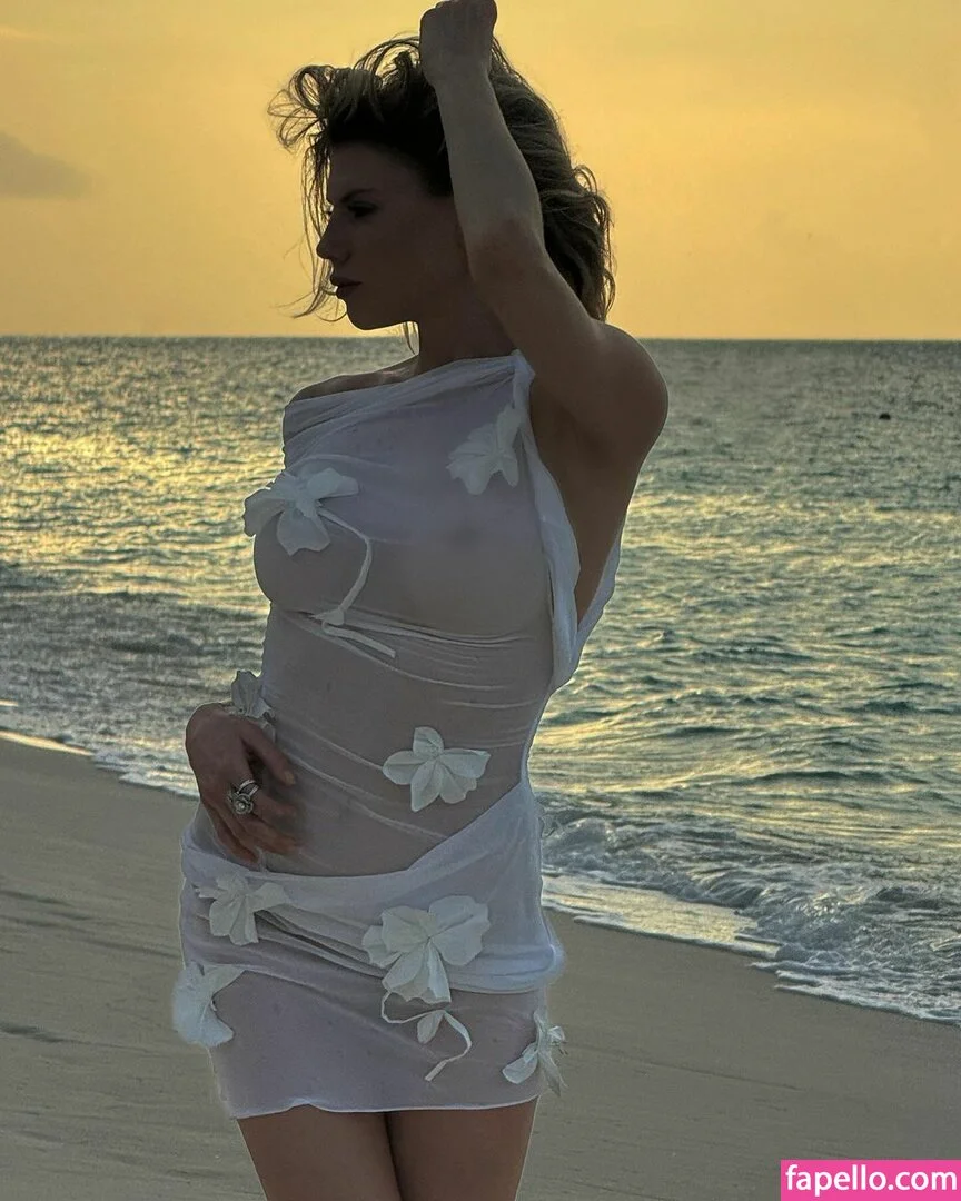 Charlotte McKinney Onlyfans Photo Gallery 