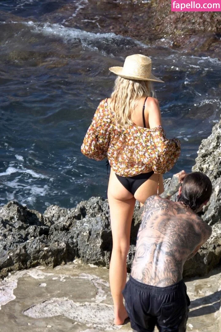 Charlotte McKinney Onlyfans Photo Gallery 