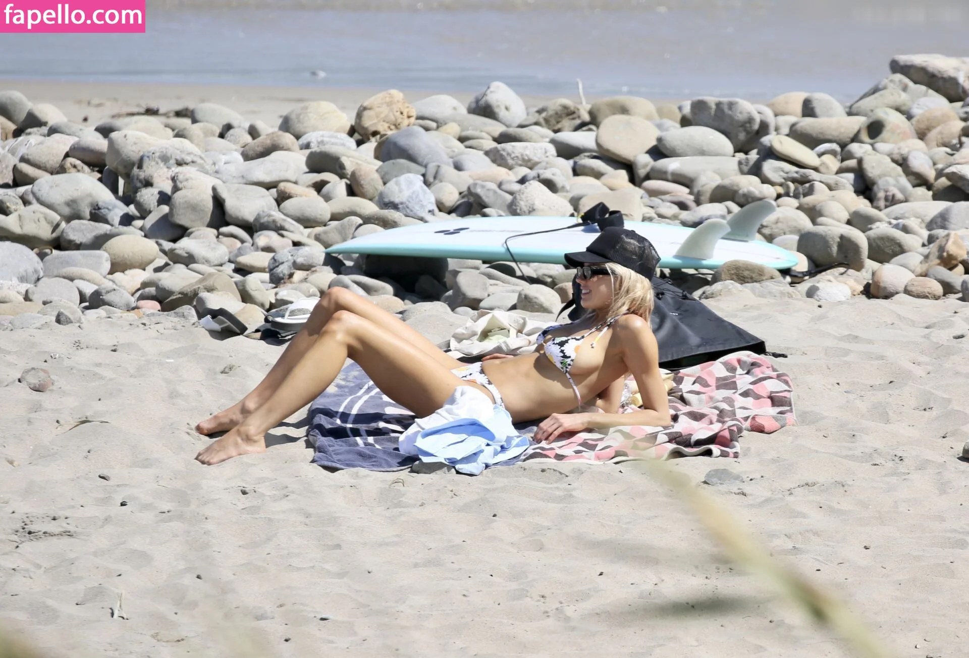 Charlotte McKinney Onlyfans Photo Gallery 