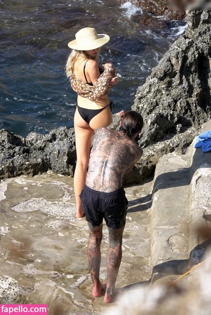 Charlotte McKinney Onlyfans Photo Gallery 