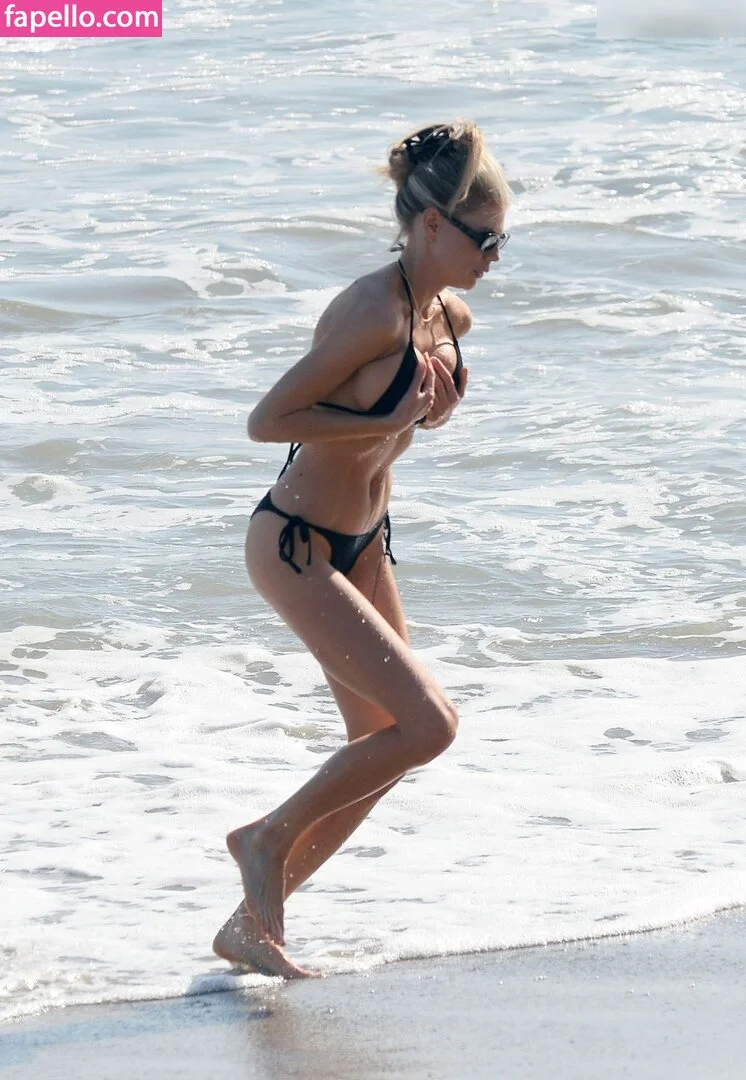 Charlotte McKinney Onlyfans Photo Gallery 