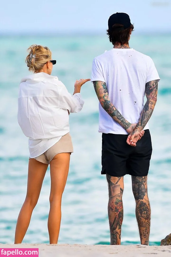 Charlotte McKinney Onlyfans Photo Gallery 