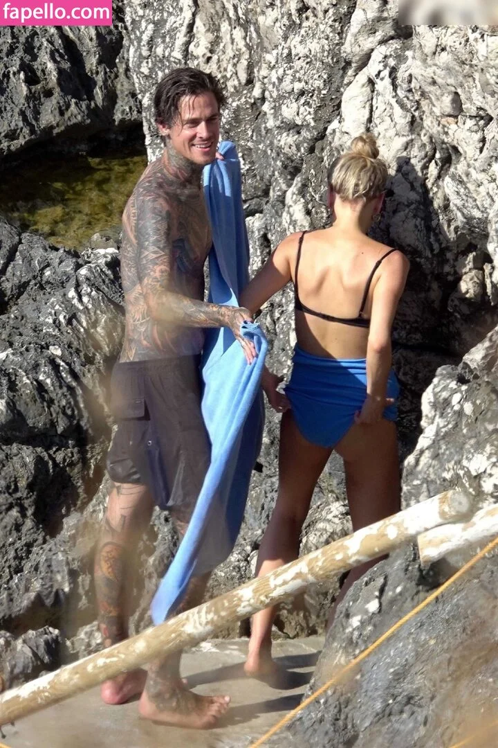 Charlotte McKinney Onlyfans Photo Gallery 