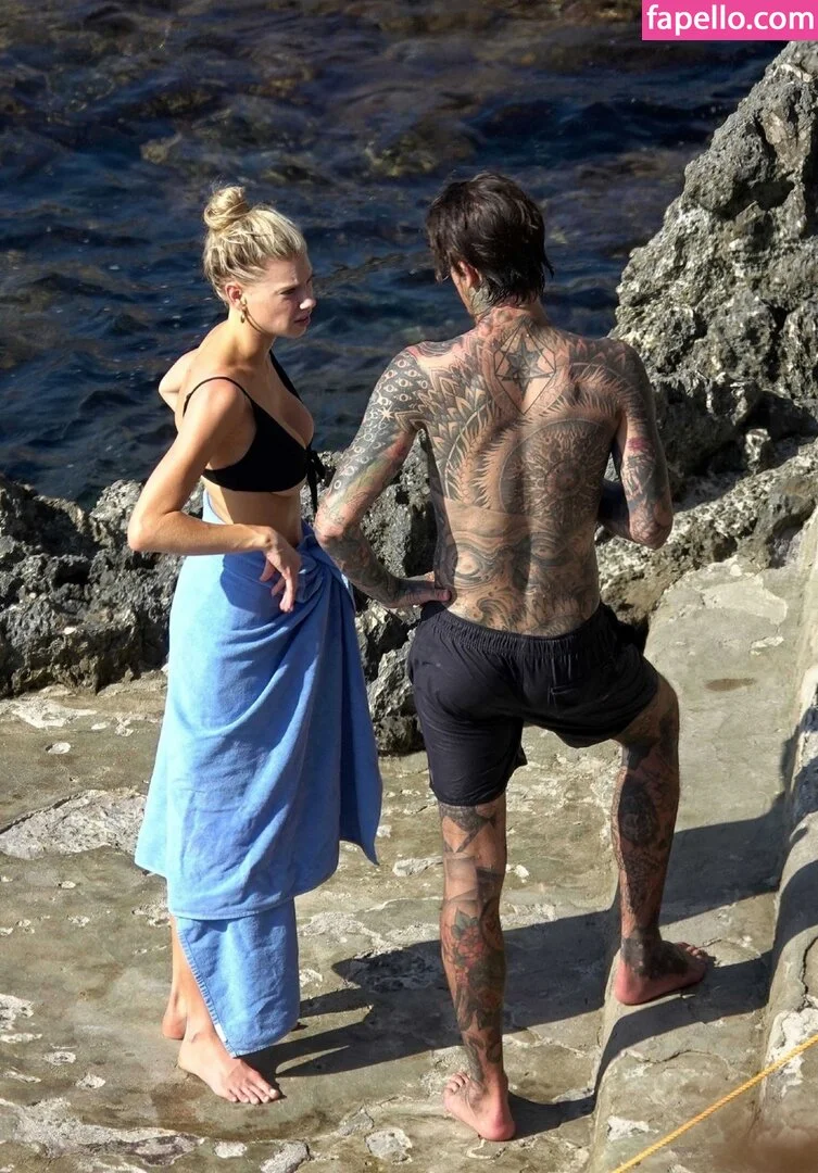 Charlotte McKinney Onlyfans Photo Gallery 