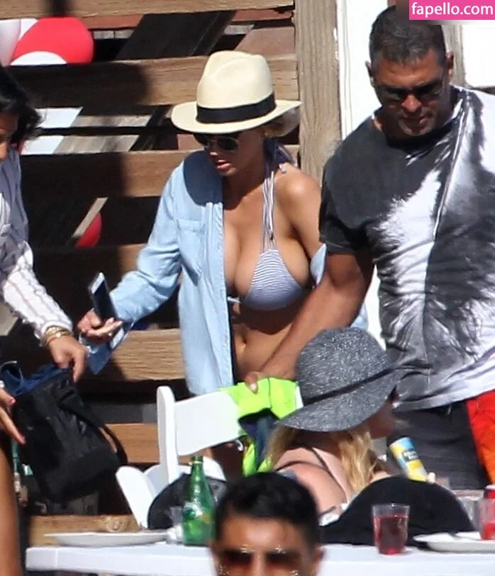 Charlotte McKinney Onlyfans Photo Gallery 