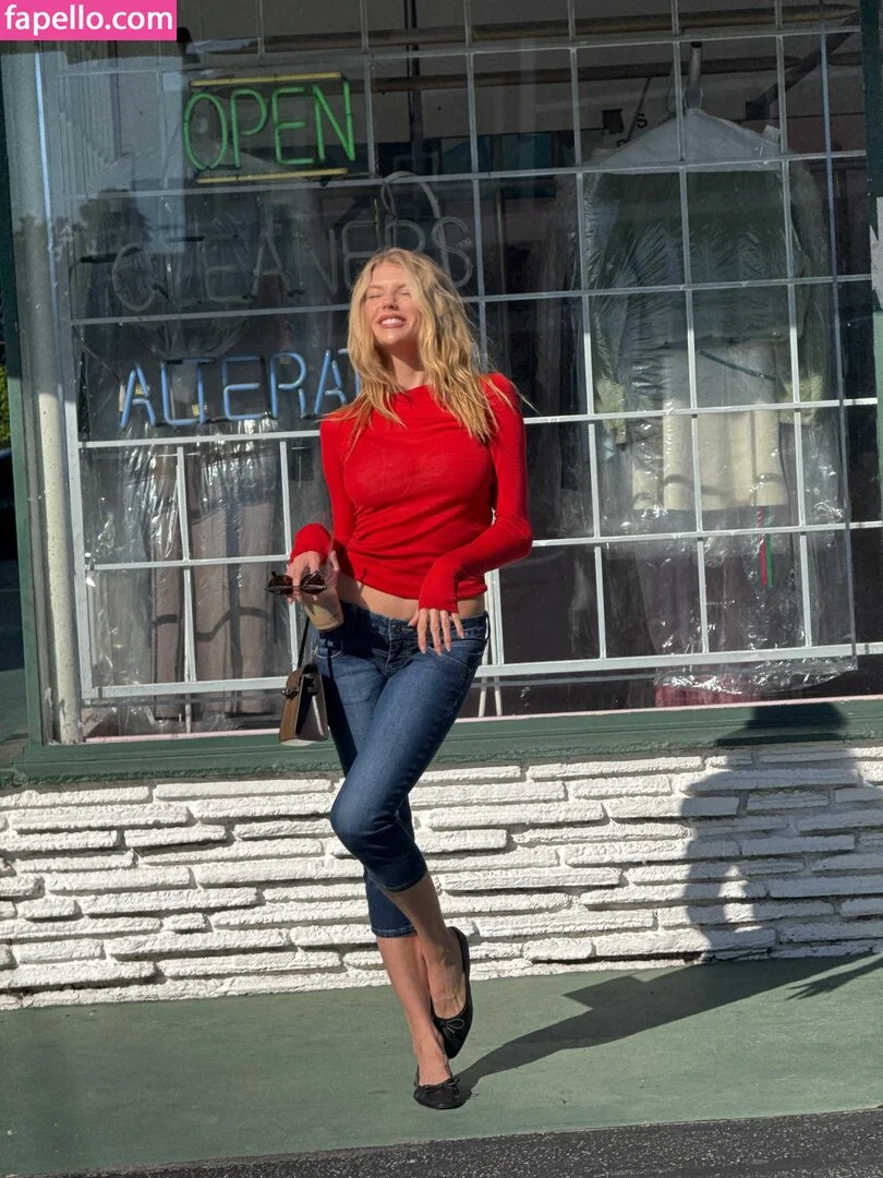 Charlotte McKinney Onlyfans Photo Gallery 