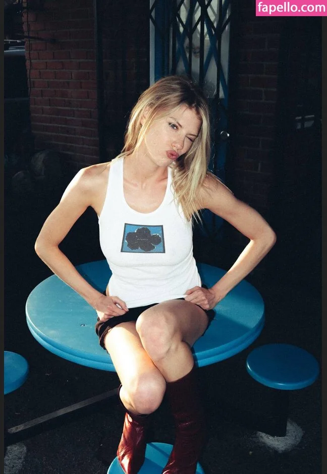 Charlotte McKinney Onlyfans Photo Gallery 