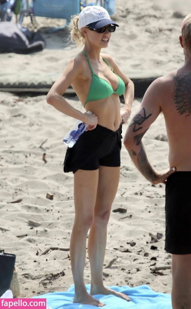 Charlotte McKinney Onlyfans Photo Gallery 