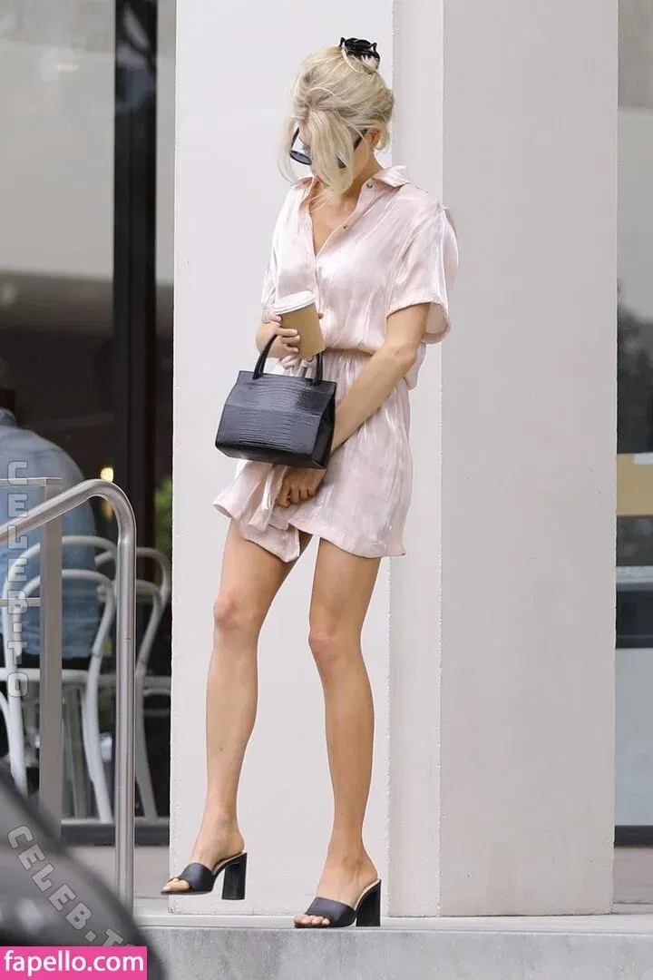 Charlotte McKinney Onlyfans Photo Gallery 