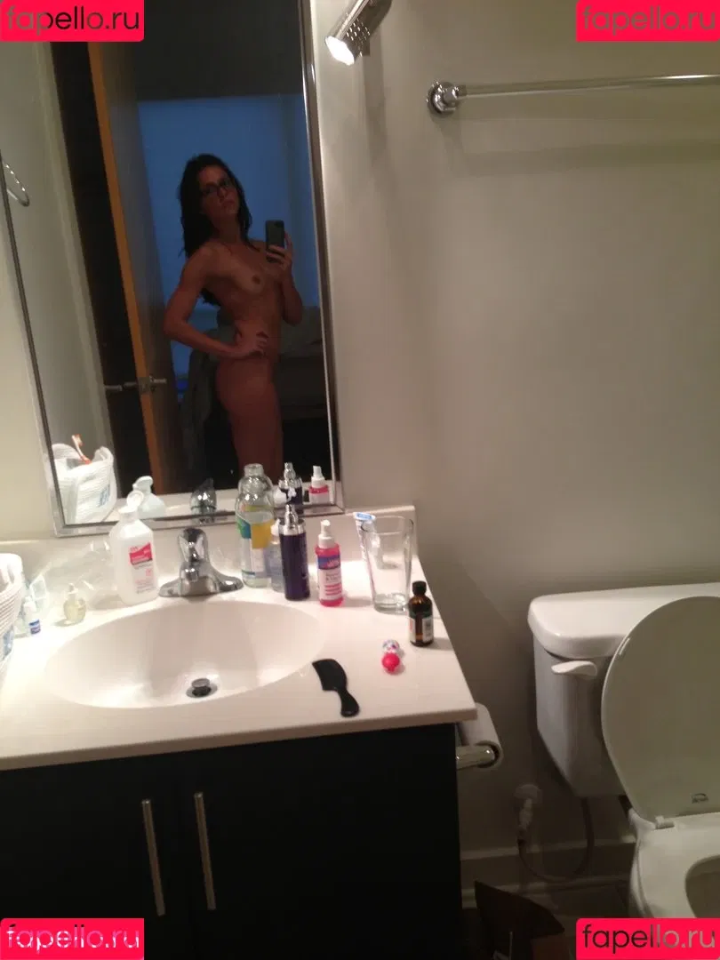 Trieste Kelly Dunn Onlyfans Photo Gallery 