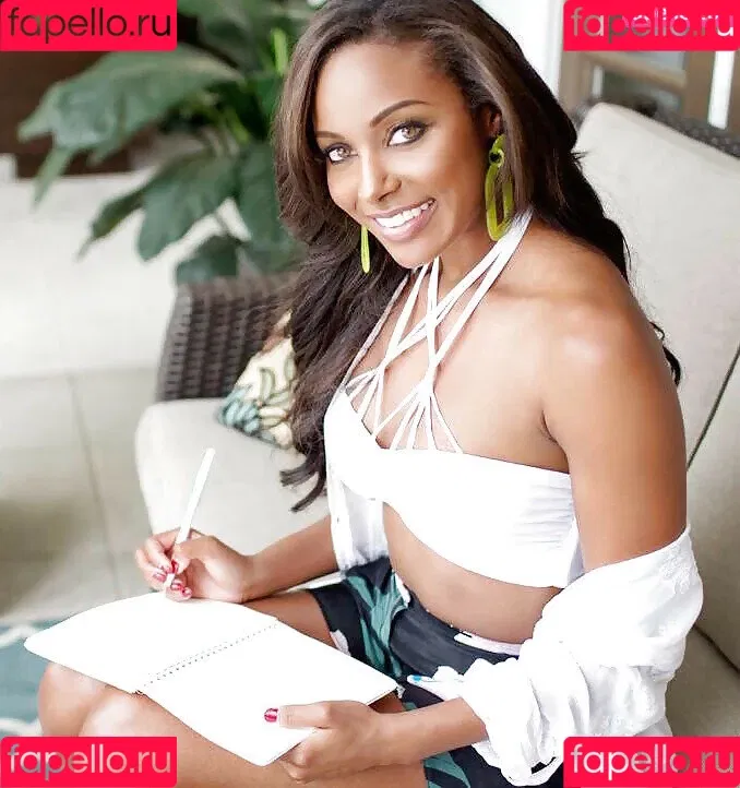 Brandi Rhodes Onlyfans Photo Gallery 