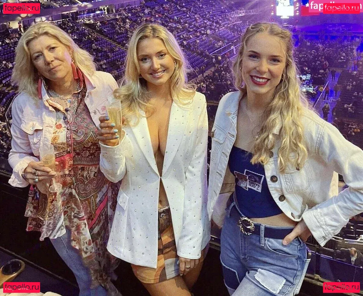 Thebigtittiecommittee Onlyfans Photo Gallery 