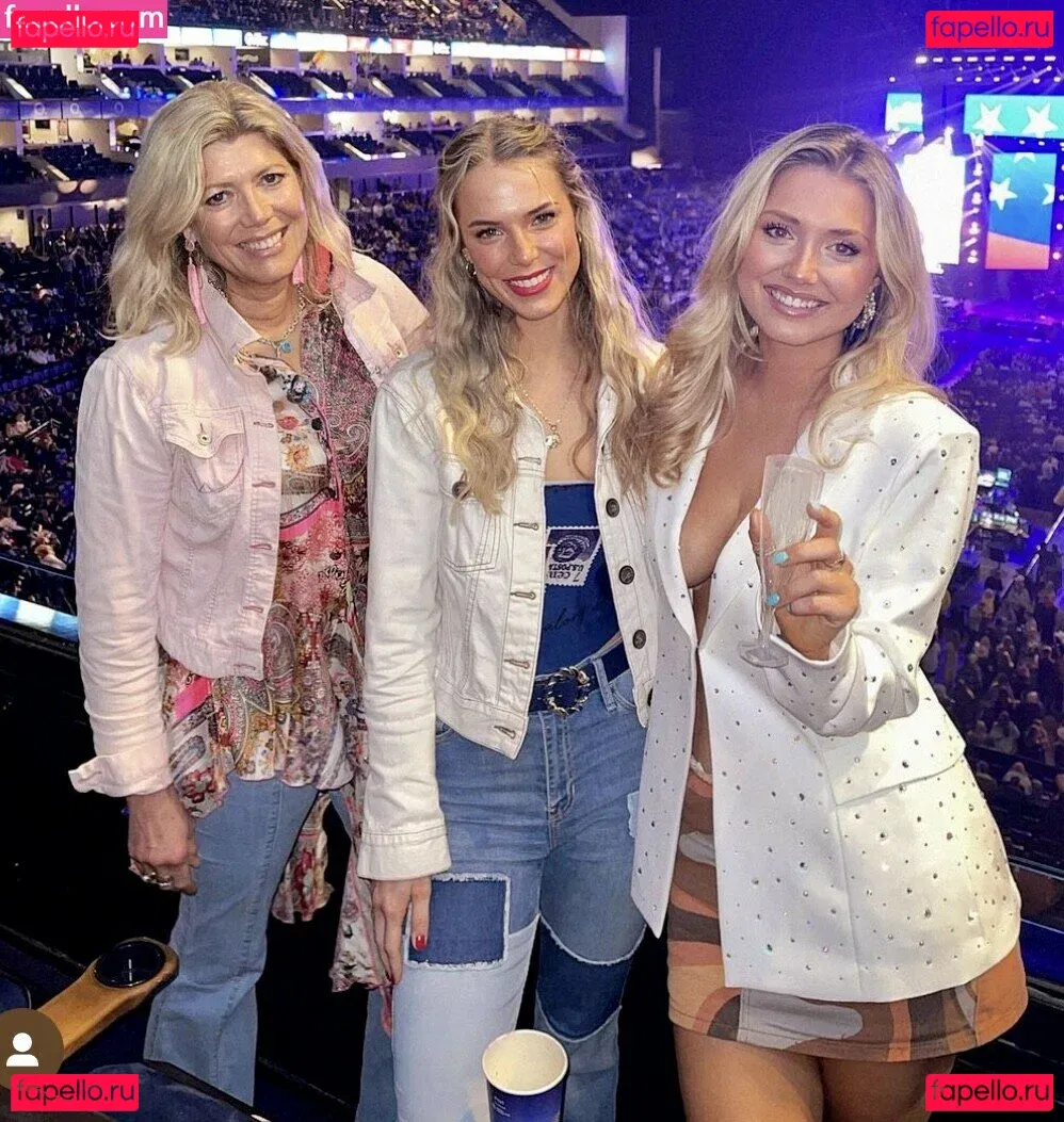 Thebigtittiecommittee Onlyfans Photo Gallery 