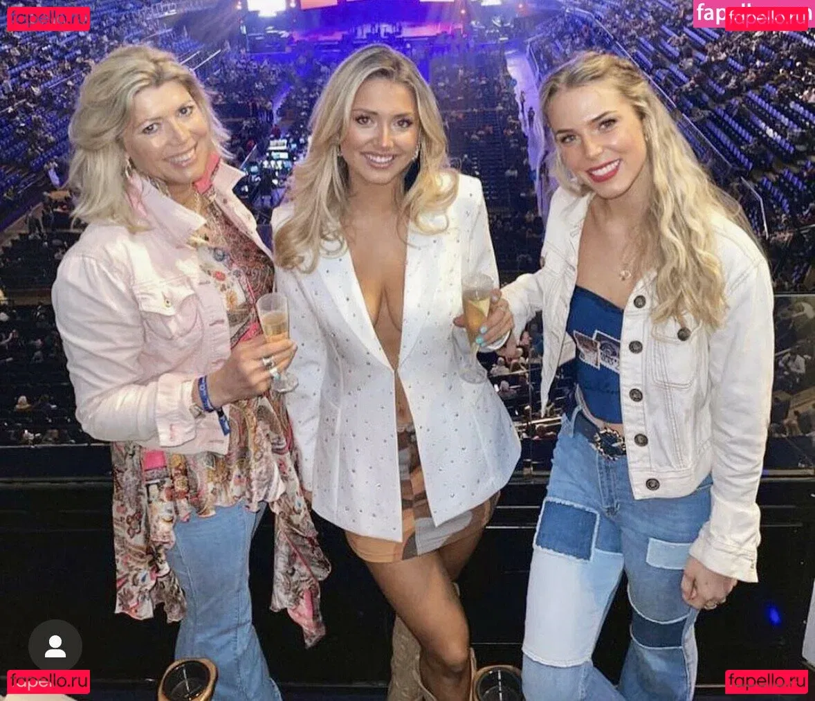 Thebigtittiecommittee Onlyfans Photo Gallery 