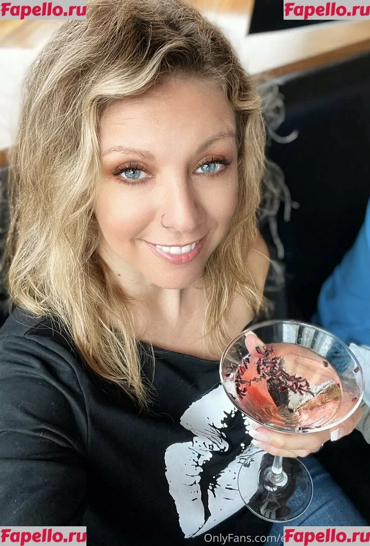 ellelyon.exclusive Onlyfans Photo Gallery 