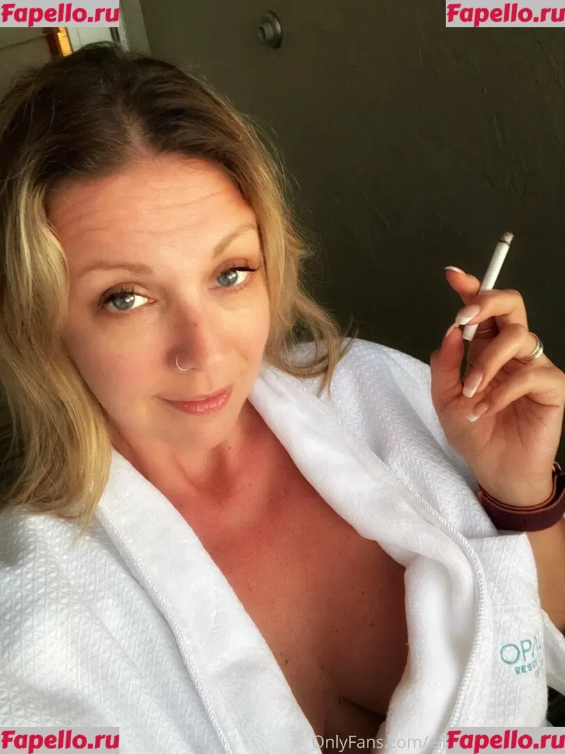 ellelyon.exclusive Onlyfans Photo Gallery 