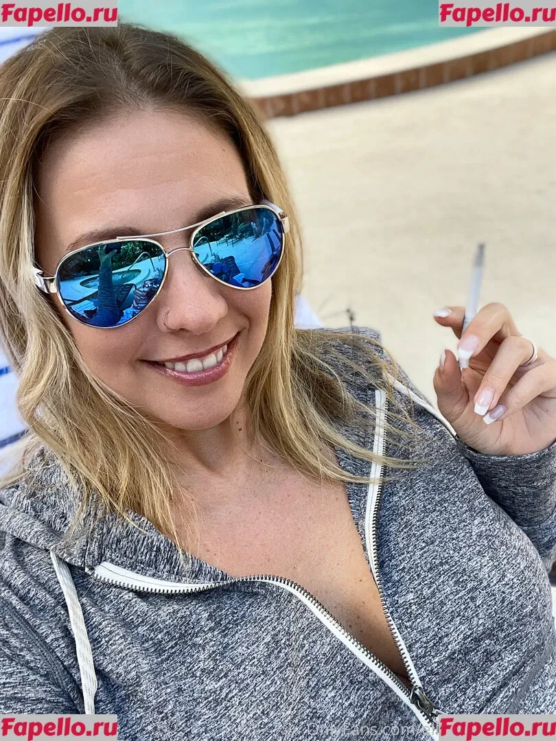 ellelyon.exclusive Onlyfans Photo Gallery 