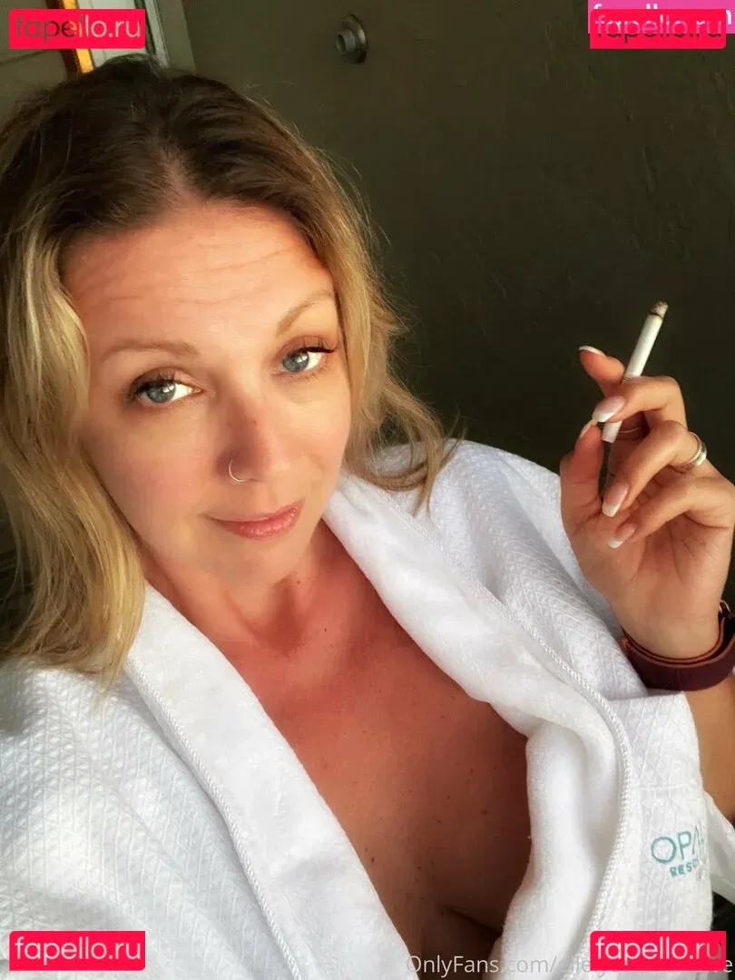 ellelyon.exclusive Onlyfans Photo Gallery 