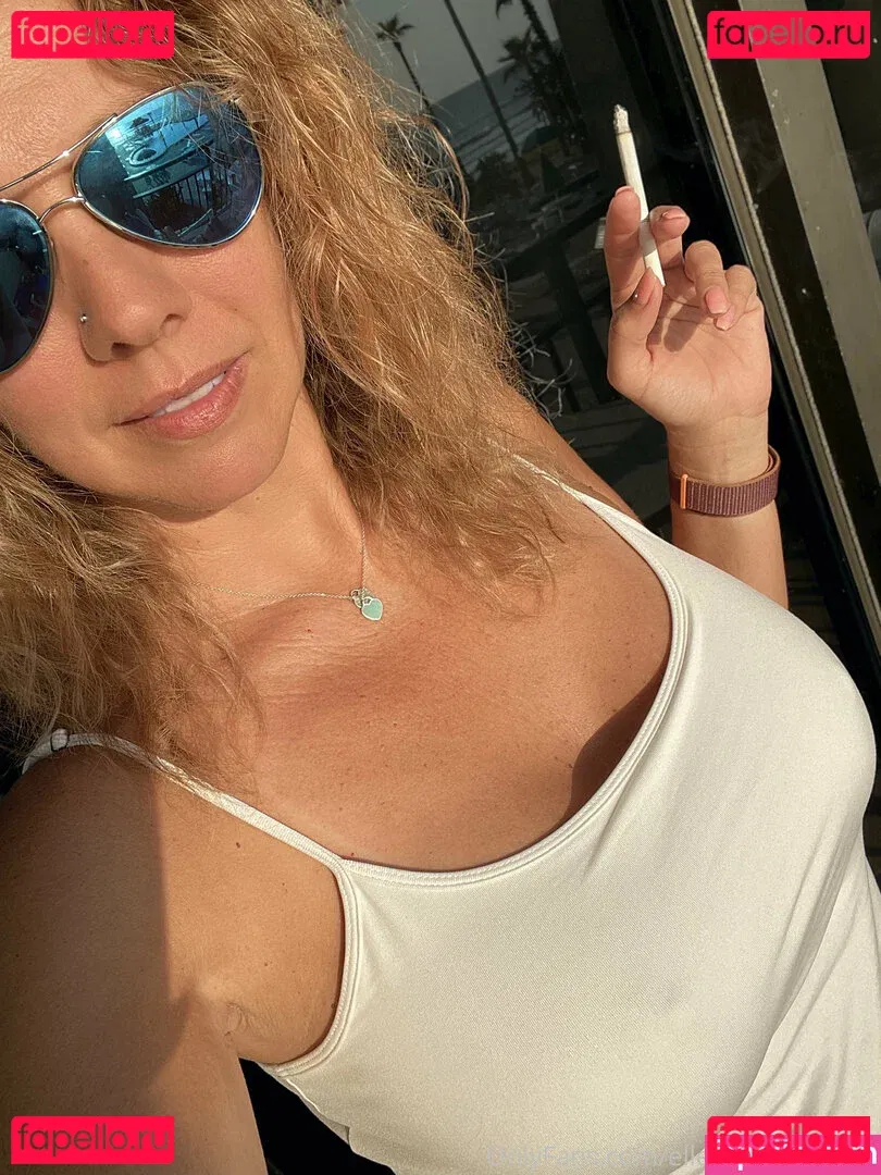 ellelyon.exclusive Onlyfans Photo Gallery 