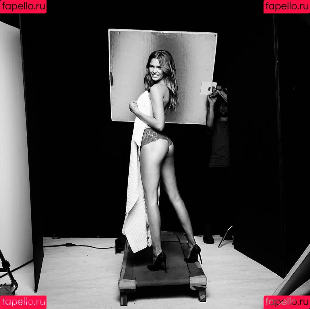 Josephine Skriver Onlyfans Photo Gallery 