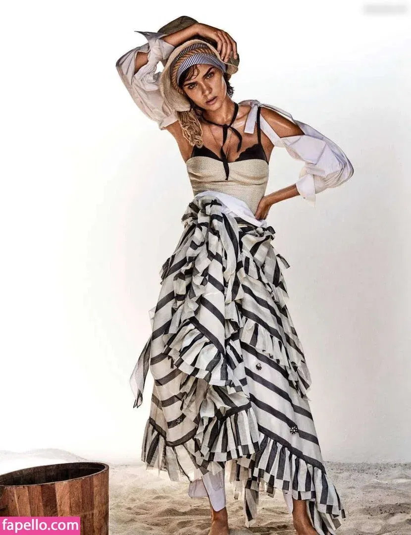 Josephine Skriver Onlyfans Photo Gallery 