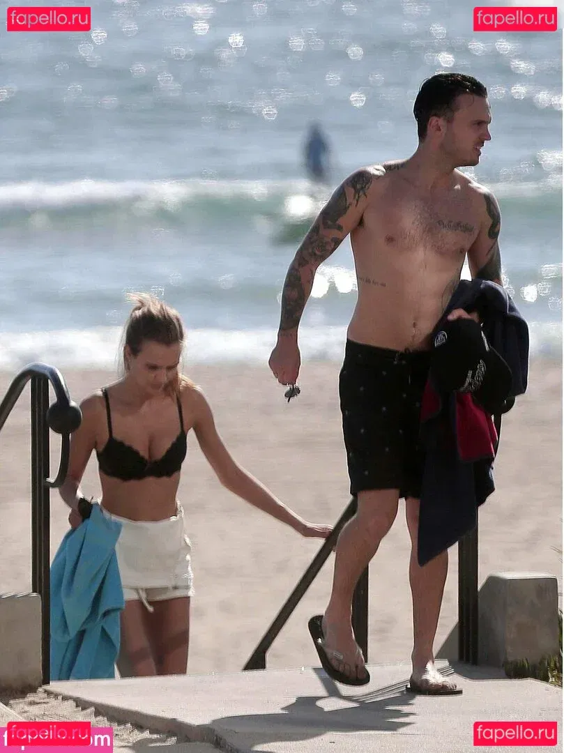 Josephine Skriver Onlyfans Photo Gallery 