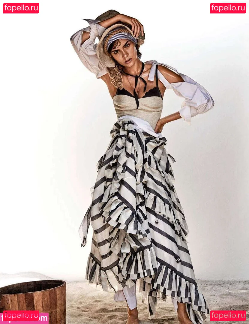 Josephine Skriver Onlyfans Photo Gallery 