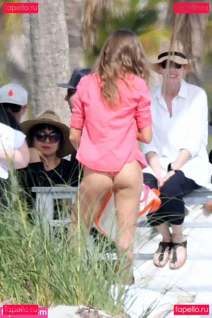 Josephine Skriver Onlyfans Photo Gallery 