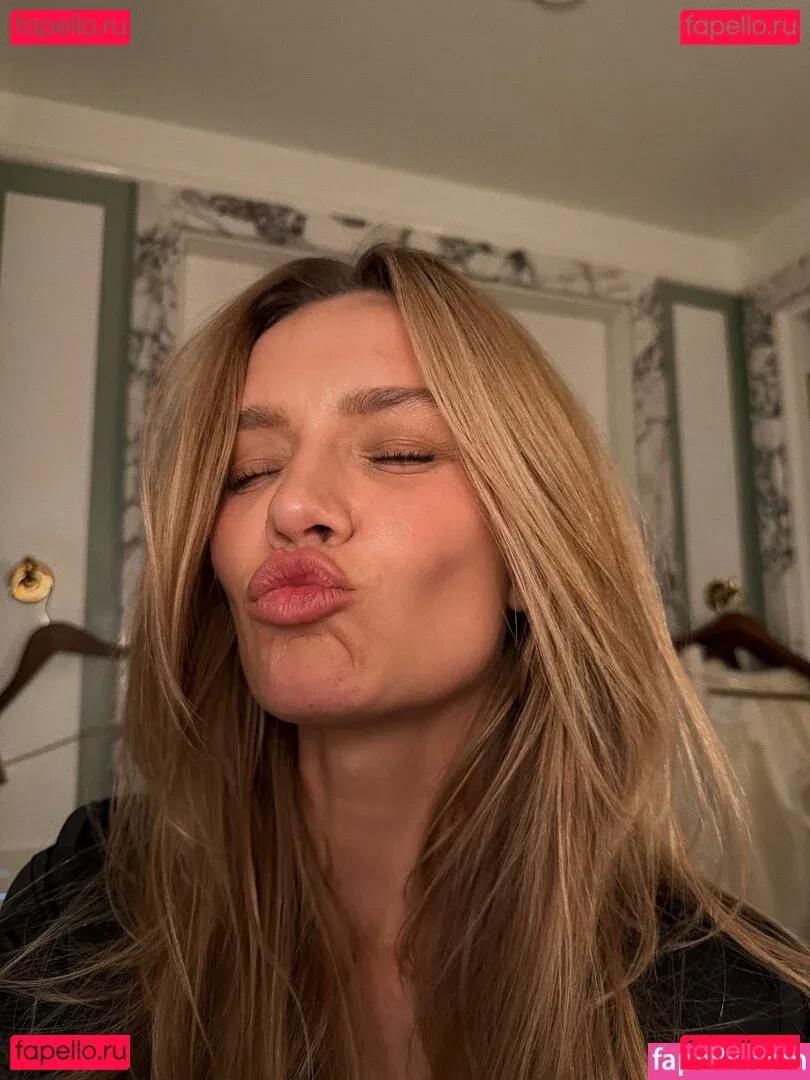 Josephine Skriver Onlyfans Photo Gallery 