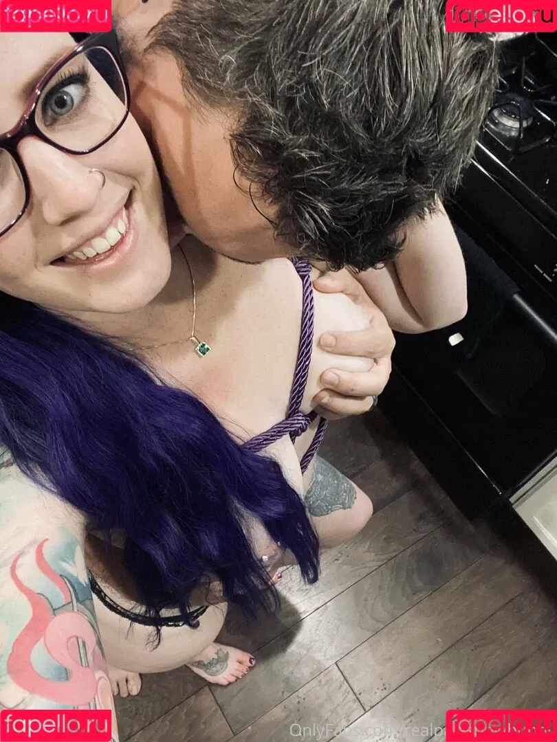 realpalesnowbunny Onlyfans Photo Gallery 