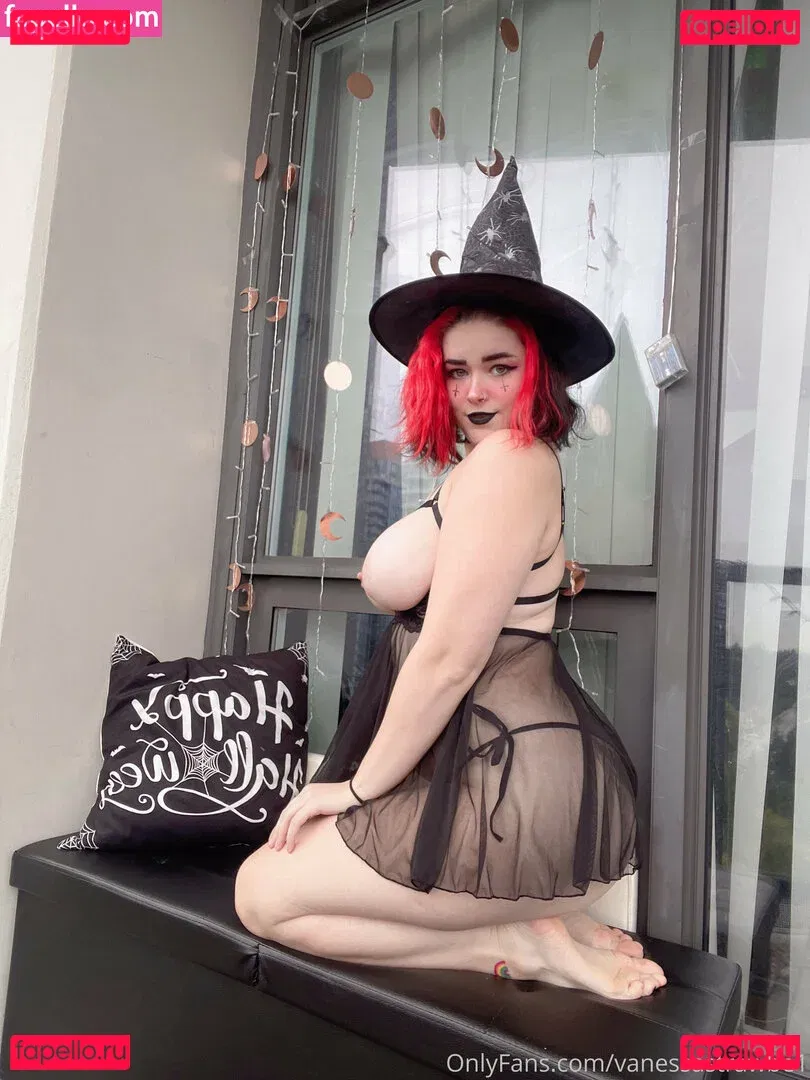 vanessastrawbe1 Onlyfans Photo Gallery 