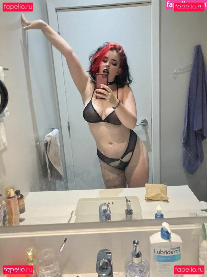 vanessastrawbe1 Onlyfans Photo Gallery 