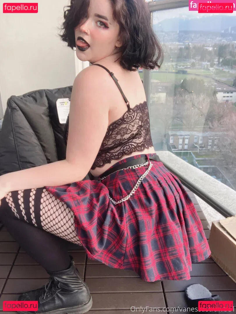 vanessastrawbe1 Onlyfans Photo Gallery 