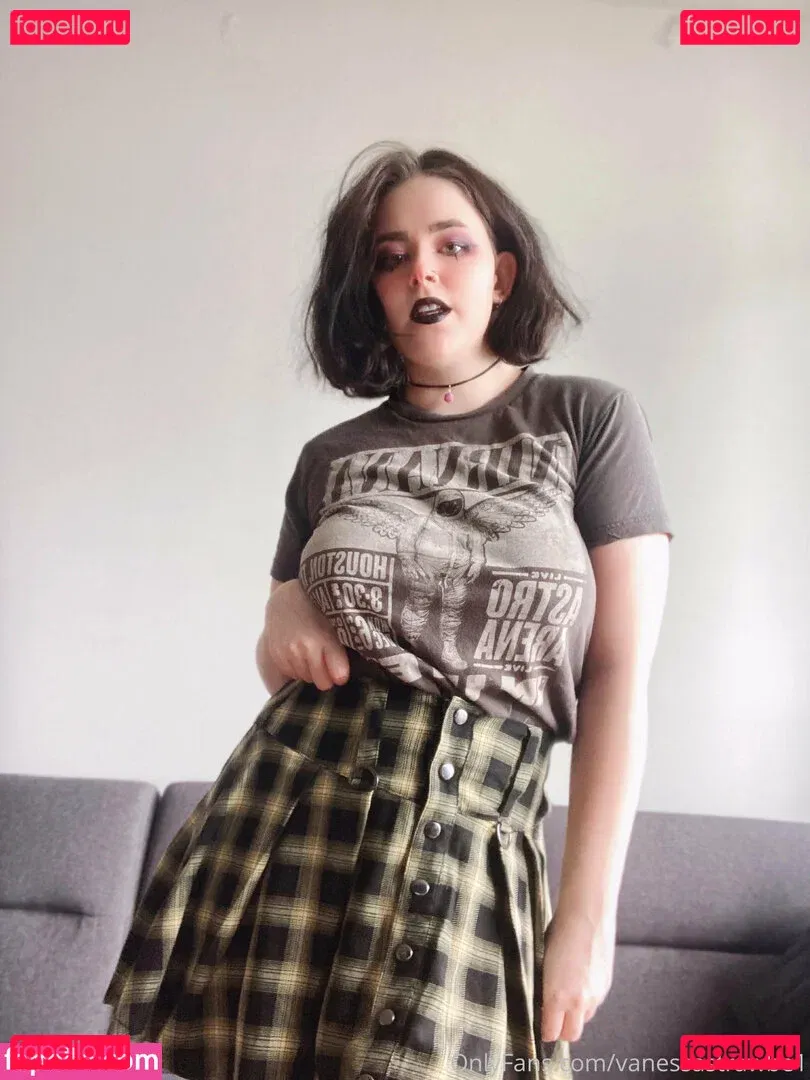 vanessastrawbe1 Onlyfans Photo Gallery 