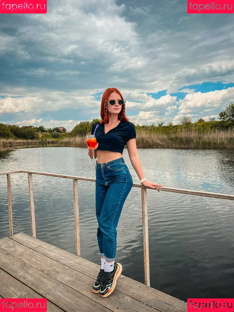 afina_ Onlyfans Photo Gallery 