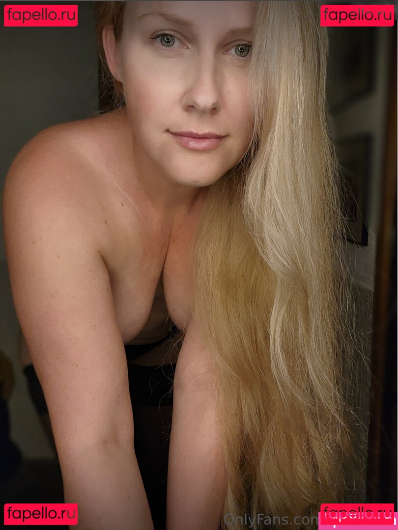 Flora Freyr Nude Onlyfans Photo 31