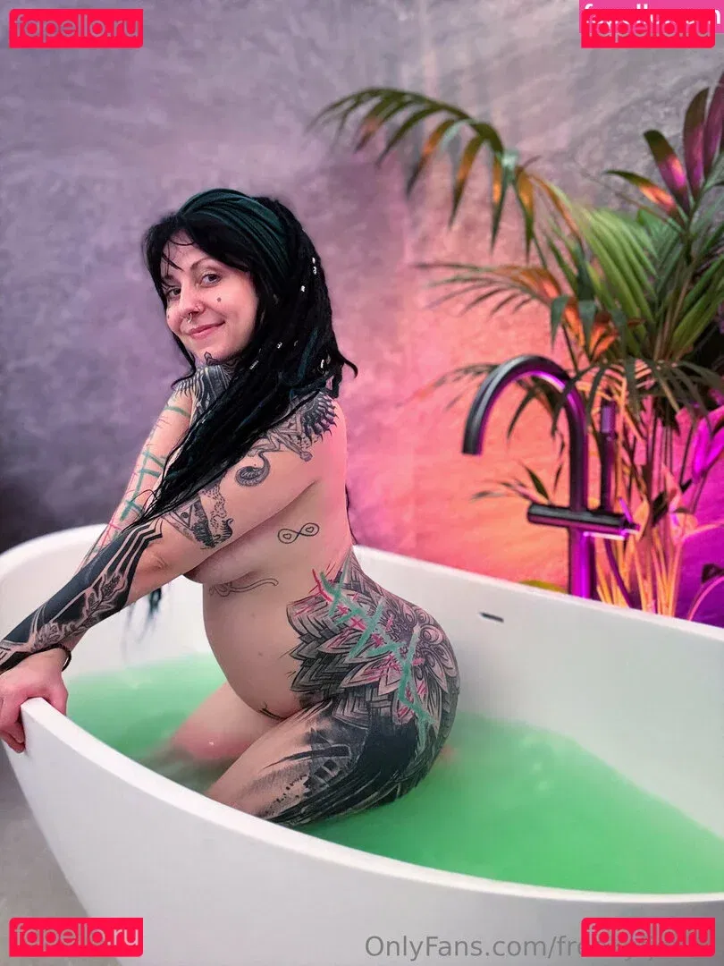 freakyfjonda Onlyfans Photo Gallery 