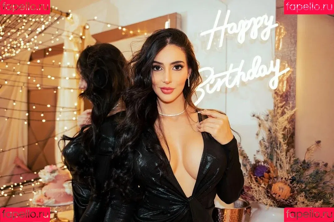 Gabriela Parisi Onlyfans Photo Gallery 