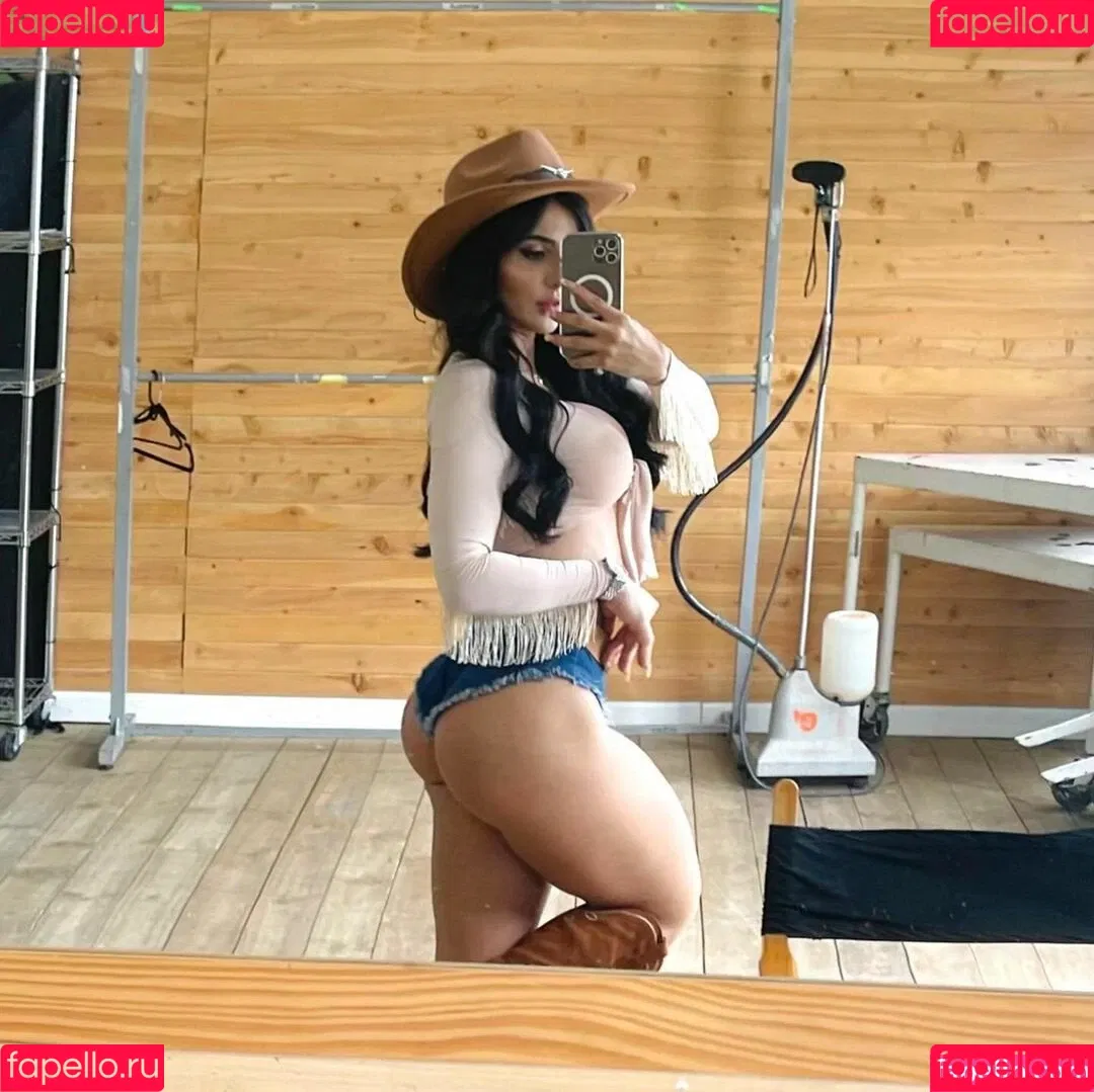 Gabriela Parisi Onlyfans Photo Gallery 