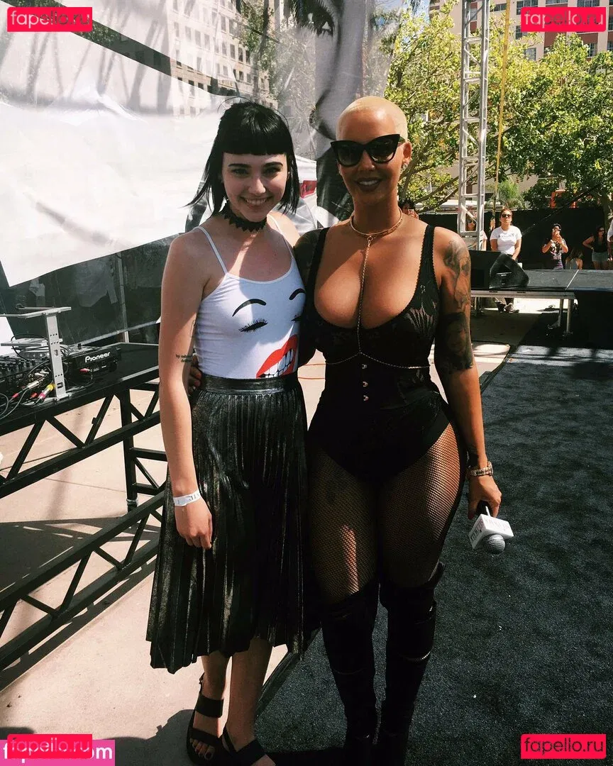 Savannah Brown Onlyfans Photo Gallery 