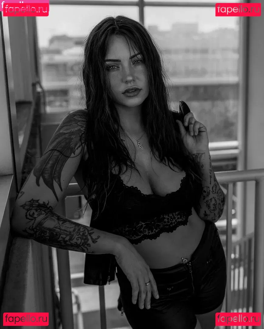 Itsellemu Onlyfans Photo Gallery 