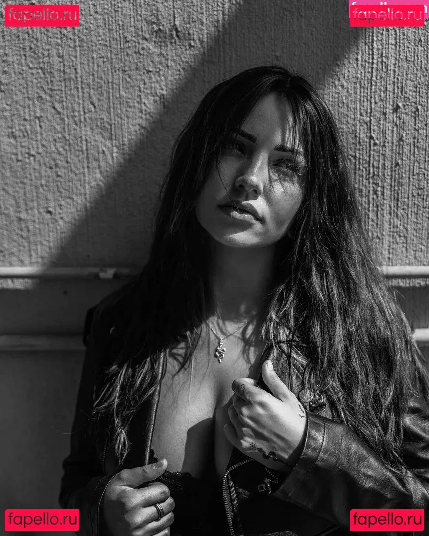 Itsellemu Onlyfans Photo Gallery 