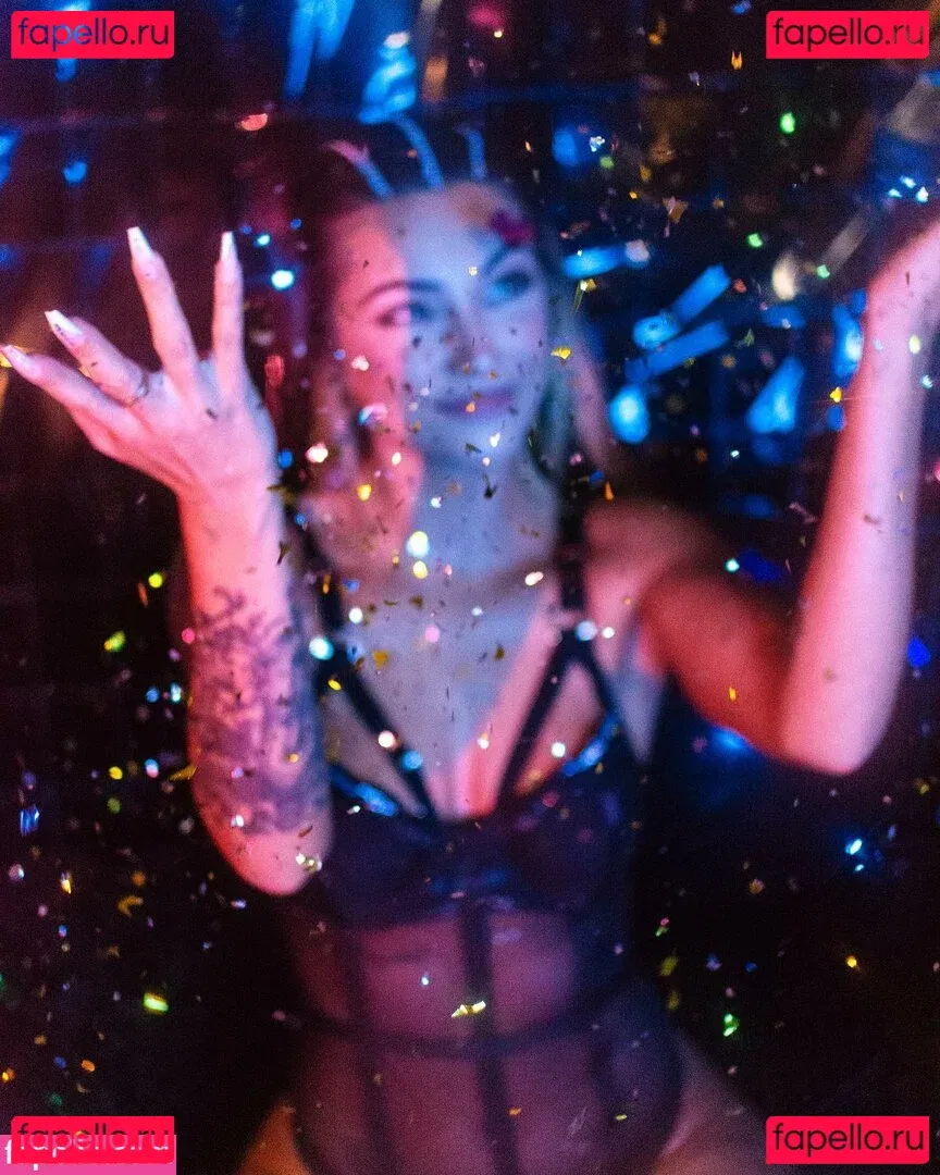 Itsellemu Onlyfans Photo Gallery 