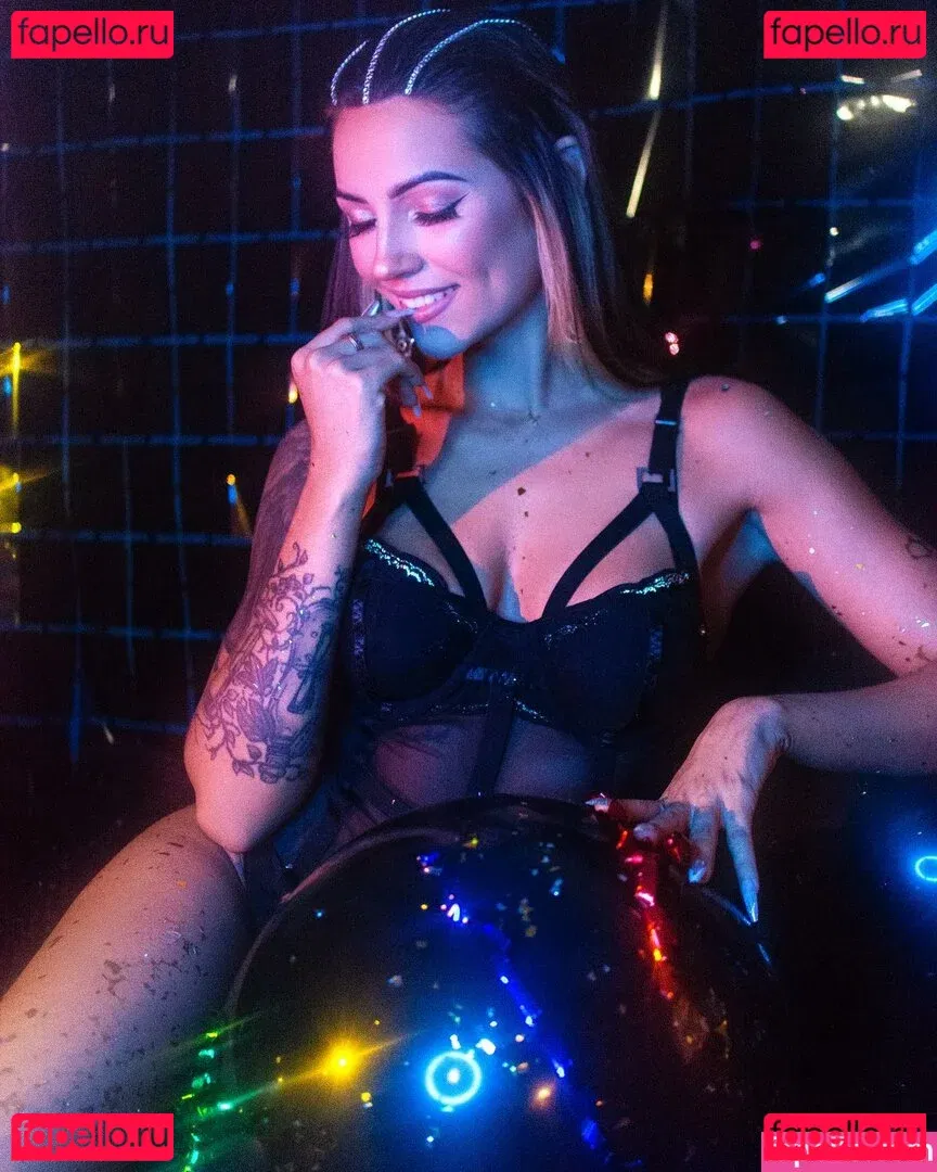 Itsellemu Onlyfans Photo Gallery 