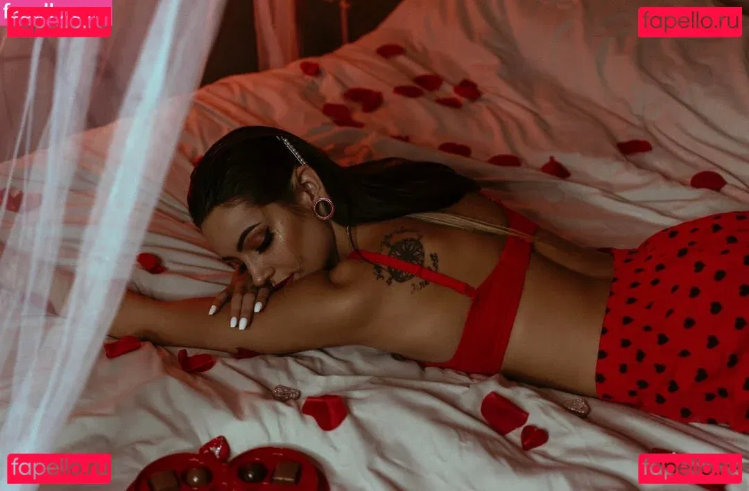 Itsellemu Onlyfans Photo Gallery 