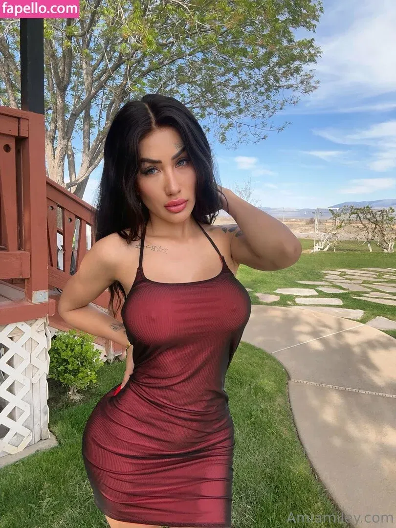 Amia Miley Onlyfans Photo Gallery 