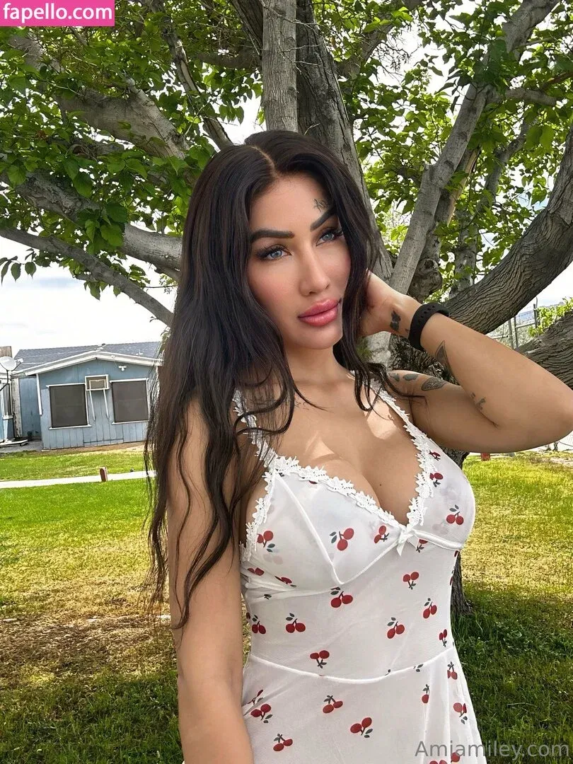 Amia Miley Onlyfans Photo Gallery 